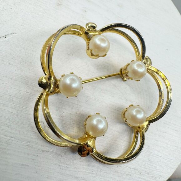 Hobe Vintage Dainty Flower Brooch With Pearls Dimensional  Spring Minimalist - Picture 7 of 9